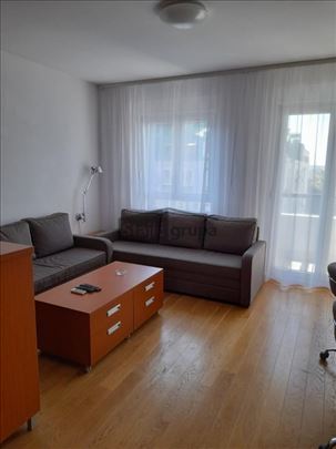 Novogradnja, kompletno namešten stan