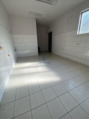 Pančevo, poslovni prostor, 570 m2, 20ari