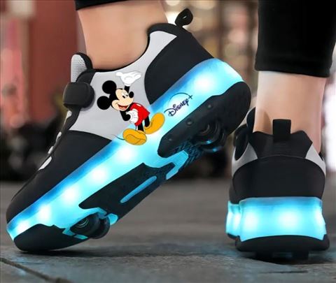 Patike Miki Maus sa točkićima,menjate boje,ima bro