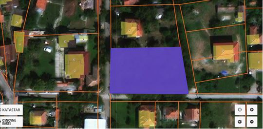 Plac na uglu, veliko lice, uknjižen