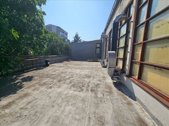 Poslovni prostor 2000m2 + 1200m2 terasa
