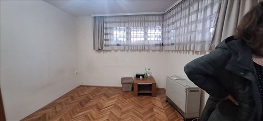 Prodaje se garsonjera kod Velikog parka