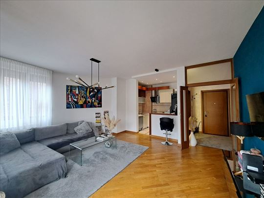 Prodajemo odličan 3.0 ,kod Central gardena,78m2