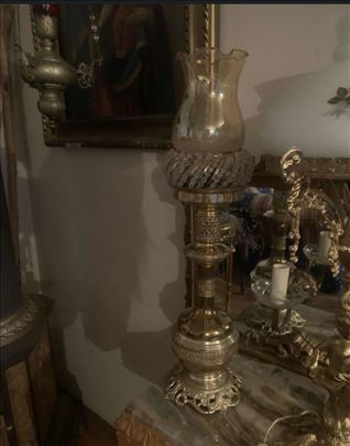 Raskosna  stilska  mesingana lampa