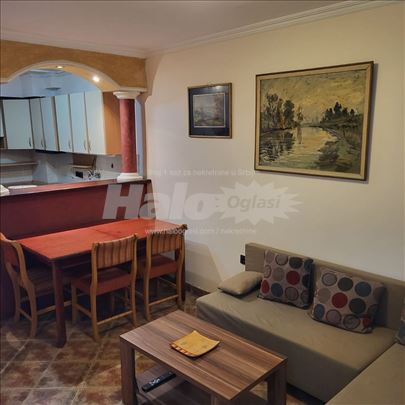 Stan namešten 53m2 Zemun