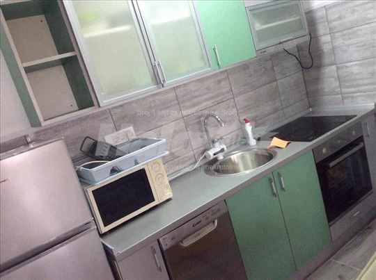 Trosoban komplet opremljen stan, najstrożi centar