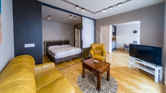 YUBC 40m2 sa terasom, 2.0 vrhunski renoviran