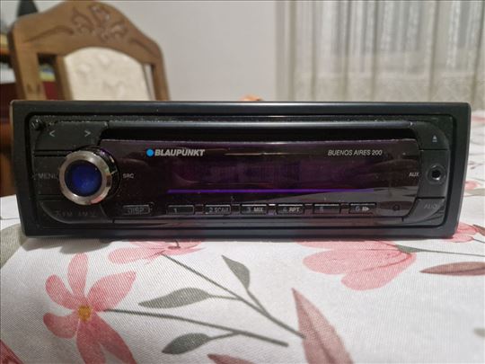 Auto radio sa CD-om