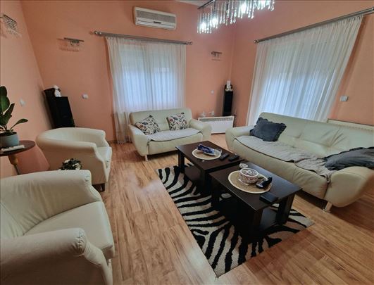 Dve kuće novije gradnje