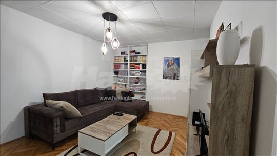 Jednoiposoban stan, Bulevar Nemanjića