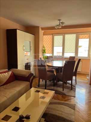 Izdaje se dvosoban stan u centru Niša