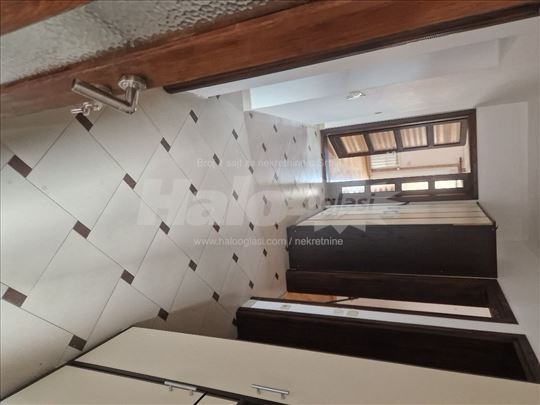 Izdajem trosoban namešten stan,  Zemun Altina 