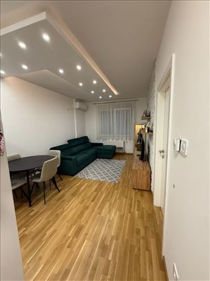 Nov jednoipsoban stan - Avijacija - Square Garden 