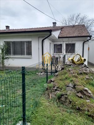 Pet friendly trosobna kuća za izdavanje – Petrovar