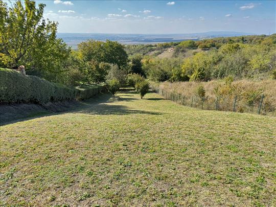 Plac sa pogledom u blizini balona u Slankamenu