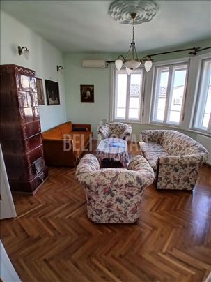 Vukov spomenik, Držićeva, salonski stan