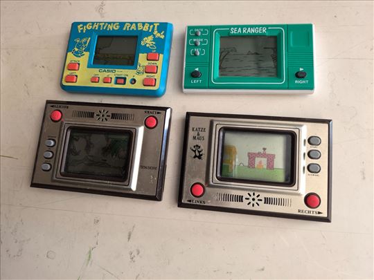 4 Igrice,nedostaju baterije.Svaka 100din.