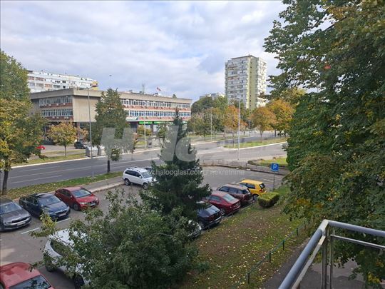 NBGD kod Carine, 4 kancelarije, renoviran 75m2