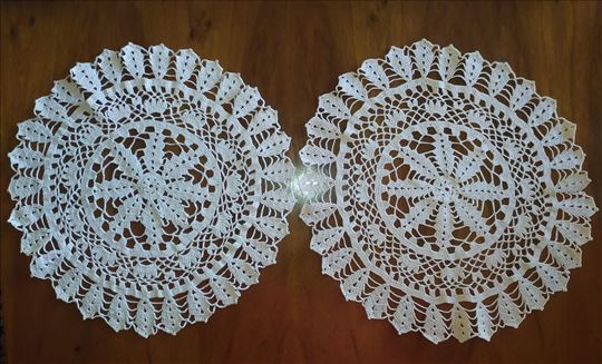 Dva Heklana Okrugla Stolnjaka - 40 cm