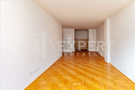 Dvosoban stan na Bulevaru, Novogradnja