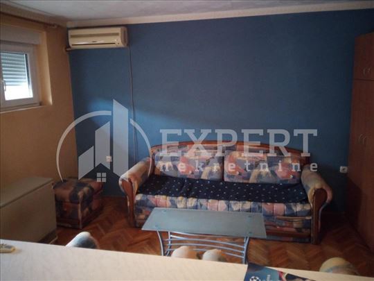 Izdaje se garsonjera u strogom centru Niša, 30m2