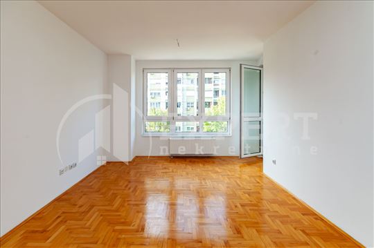 Jednoiposoban stan na Bulevaru, Novogradnja