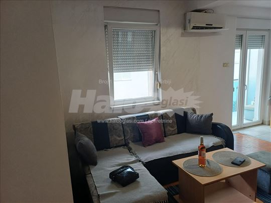 Jednoiposoban stan za izdavanje u centru Novog Sad