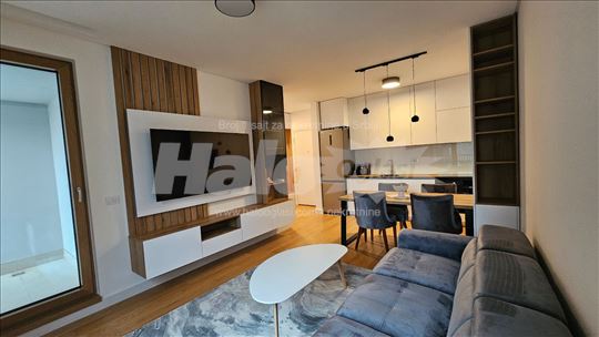 Luksuzan stan u Landmark Residence i garaža