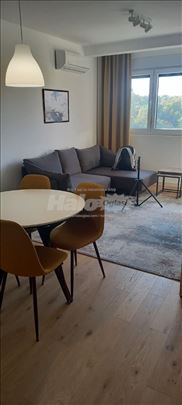 Nov i moderan stan sa garazom u Zemunu