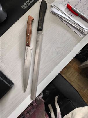 2 kvalitetna noza, vrlo malo korisceni