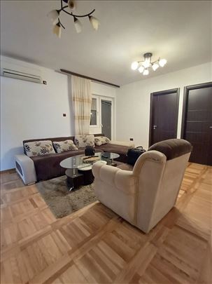 3,0 stan sa 2 parking mesta