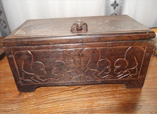 Drveni kovceg iz AFRIKE