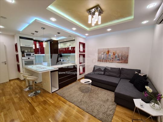 Dvosoban stan kod Zire sa parkingom