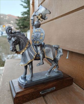 Figura viteza metalna