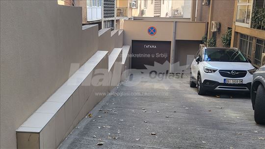 Izdajem parking mesto u garaži Vračar, Neimar
