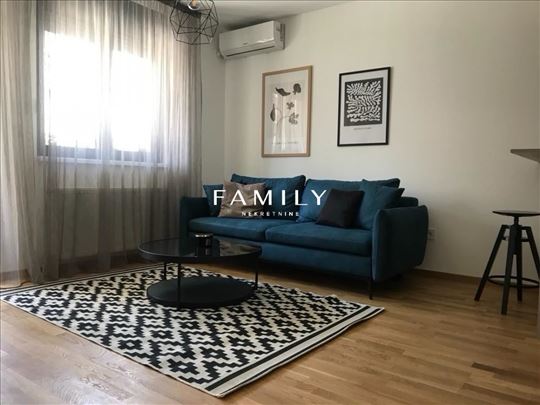 Jednoiposoban Lux stan u Ćirpanovoj ulici – mirna