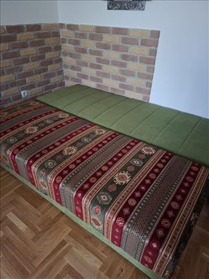 Kauc sa kutijom za odlaganje