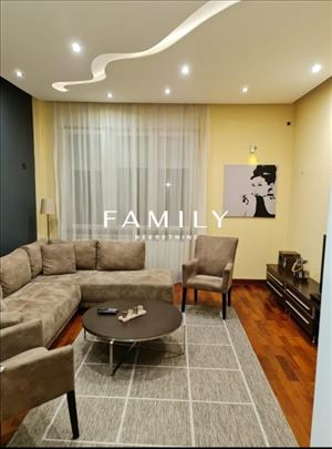 Luksuzan trosoban stan za izdavanje u centru – 91m