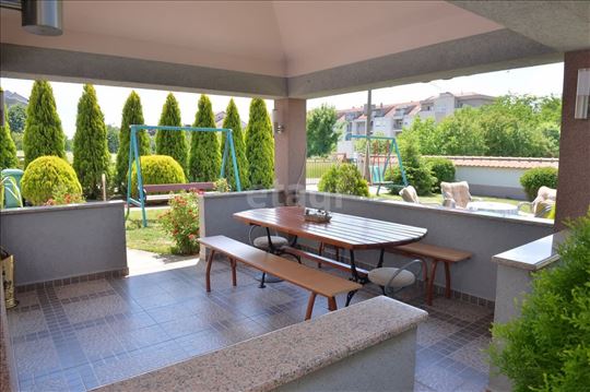 Na prodaju cela stambena zgrada ili gotovi biznis