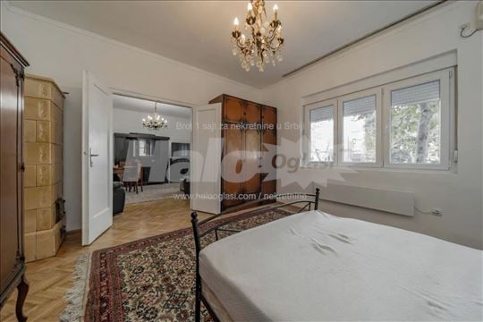 Namesten salonac u centru Beograda