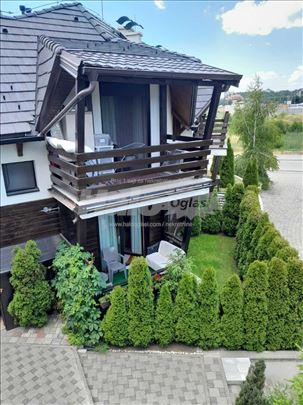 Prelepa spratna kuća preko puta Sportske dvorane