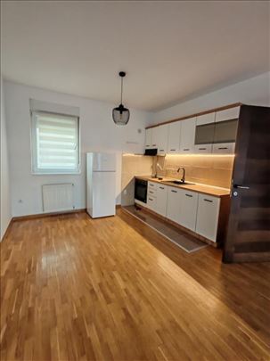 Prodaje se jednoiposoban stan u centru grada