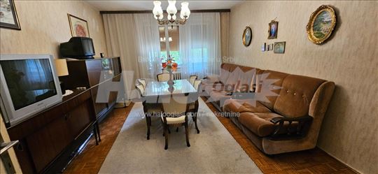 Prodaje se stan na sajmistu