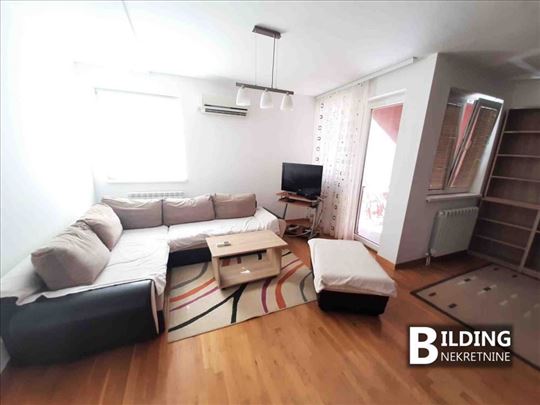 Prodaje se stan sa nameštajem,novija gradnja,uknji