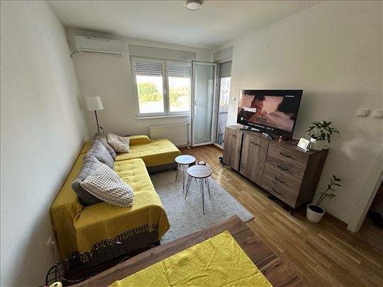 Sa parking mestom! Odličan! Prešernova-Telep!