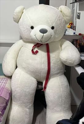 Veliki beli plišani meda