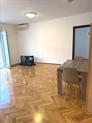 Vračar - Dvorište - Garaža - Pet-friendly - 4. 0