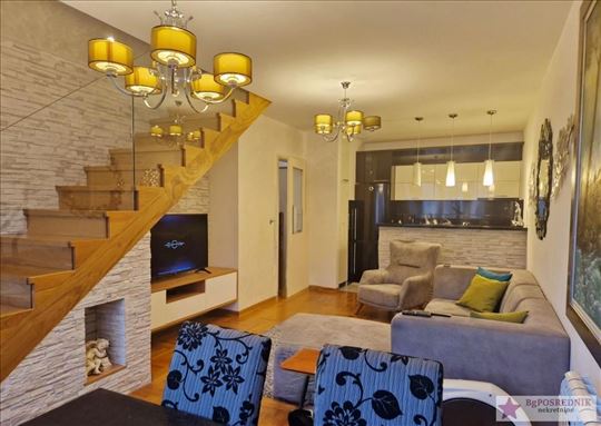 Zvezdara, Vojvode Vlahovića, zgrada Direkcije  84m