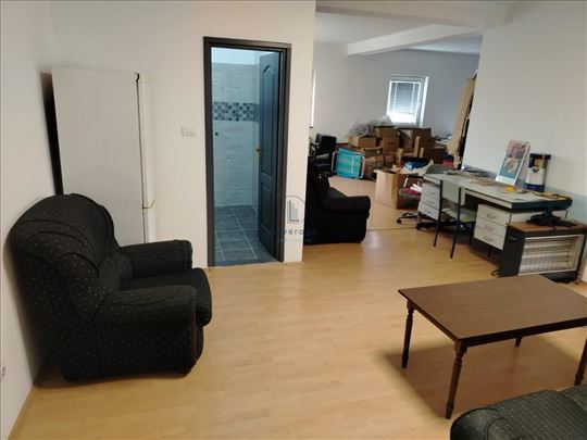 Altina, Dobanovački put, 140 m2