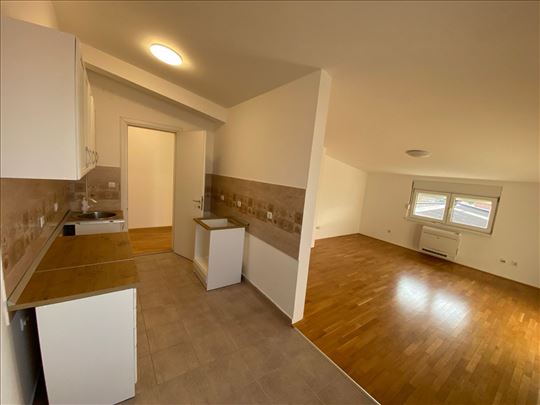 Bosanska, 90m2, četvorosoban, terasa,parking mesto